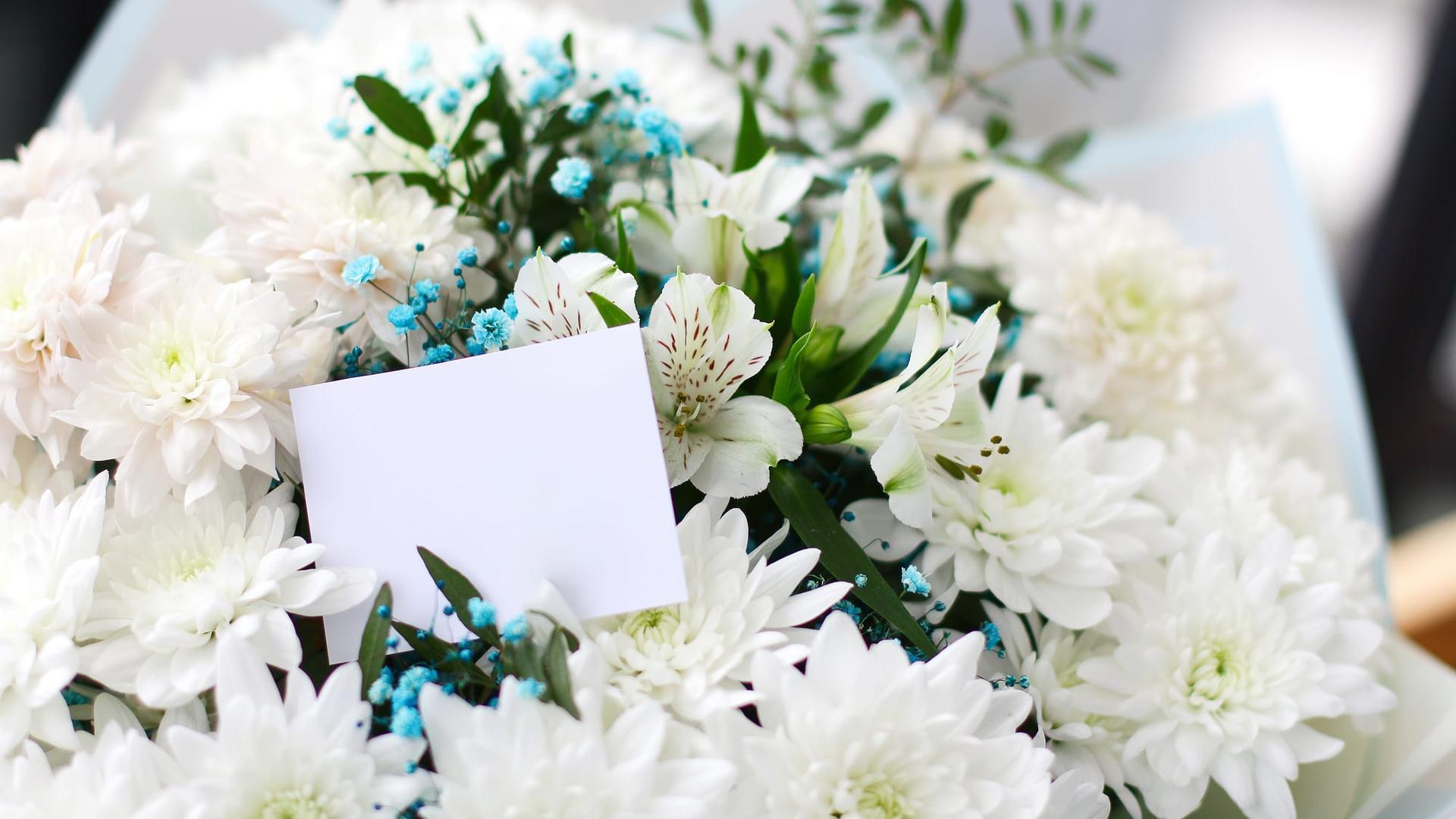 A soft bouquet with a blank card for a written message